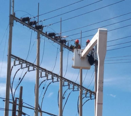 personal bajando cometa de la red 2638908731700787475